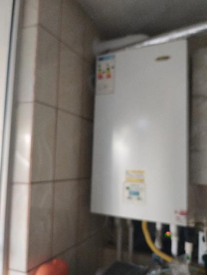 Apartament cu 4 camere decomandat în Est