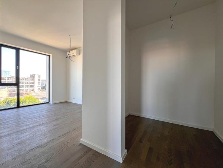 Penthouse cu 2 camere decomandat în Timpuri Noi