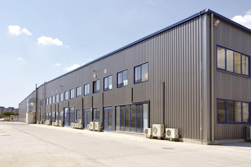 Spațiu industrial, de 583 mp, în Titan