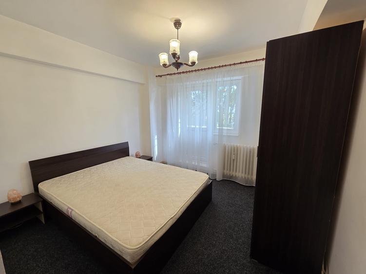 Apartament cu 2 camere semidecomandat în Văcăresti