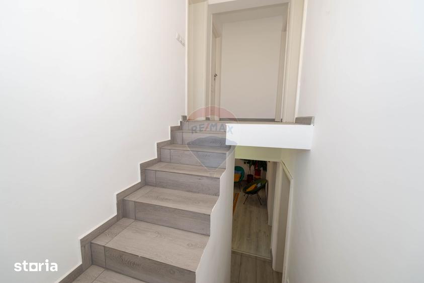 Casă cu 5 camere cu Teren 300 Mp în Joița