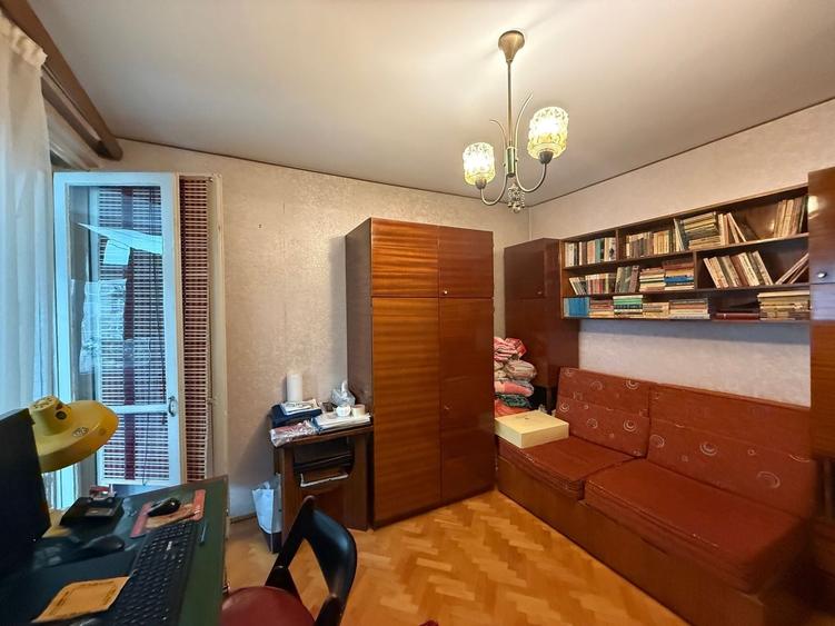 Apartament cu 3 camere semidecomandat, mobilat în Iancului