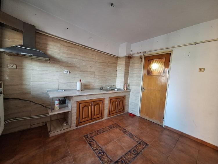 Apartament cu 2 camere decomandat în Ostroveni