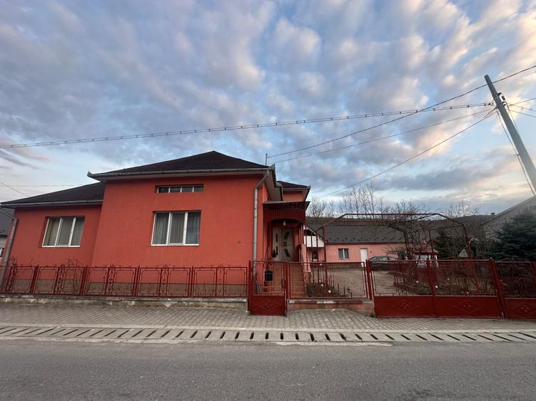 Casă cu 4 camere în Central