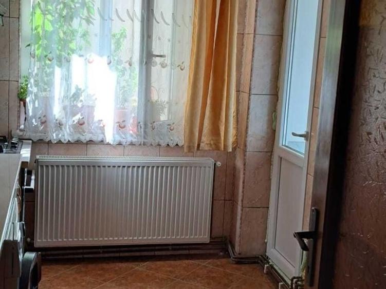 Apartament cu 3 camere decomandat în 1 Mai