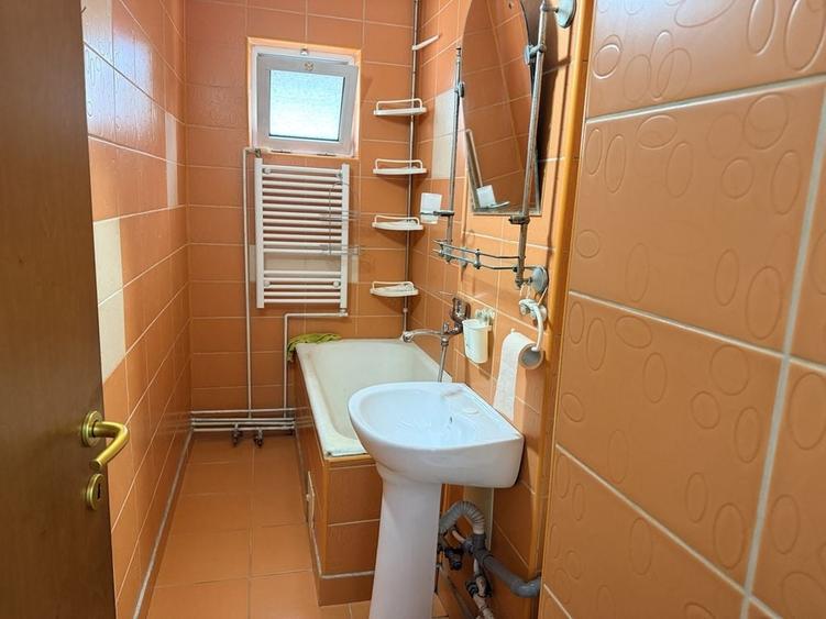 Apartament cu 3 camere decomandat în Olari