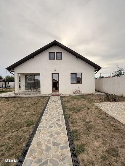Casă cu 5 camere cu Teren 550 Mp în Tulucești