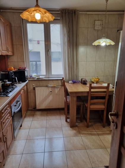 Apartament cu 3 camere decomandat, mobilat în Valea Ialomiței