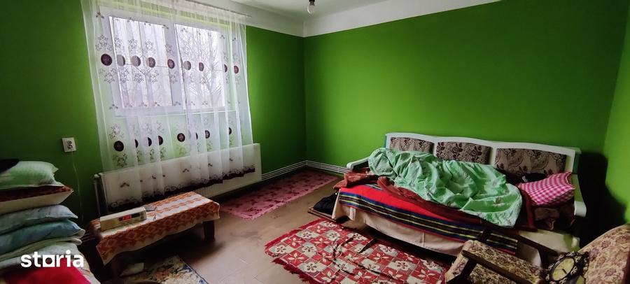 Casă cu 5 camere cu Teren 2000 Mp în Central