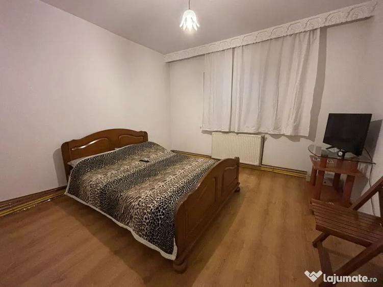 Apartament cu 3 camere decomandat, mobilat în Tomești