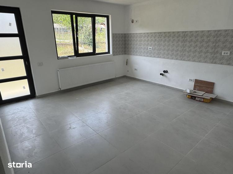 Casă cu 3 camere cu Teren 500 Mp în Mihăești