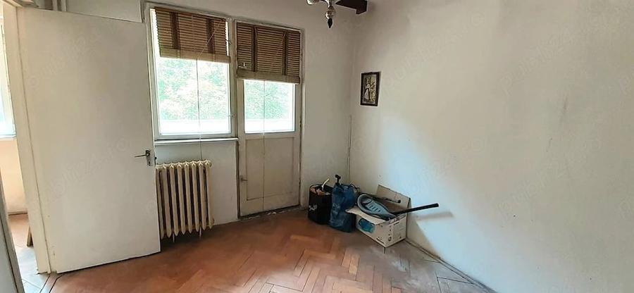 Apartament cu 3 camere semidecomandat în Moroasa 2