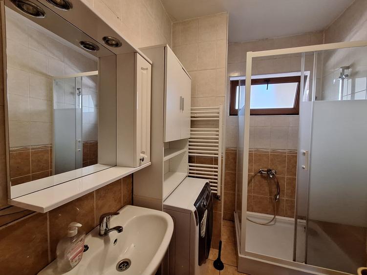 Apartament cu 2 camere semidecomandat, mobilat în Florești