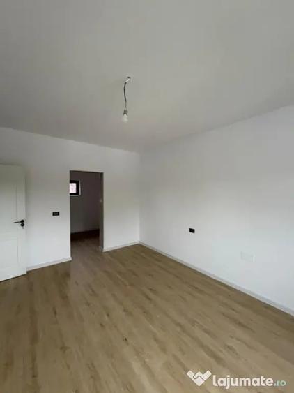 Casă cu 3 camere cu Teren 370 Mp în Central