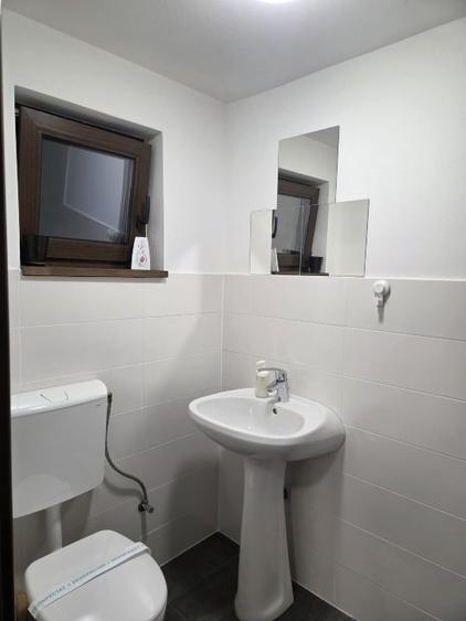 Casă individuală cu 5 camere cu Teren 500 Mp în Central