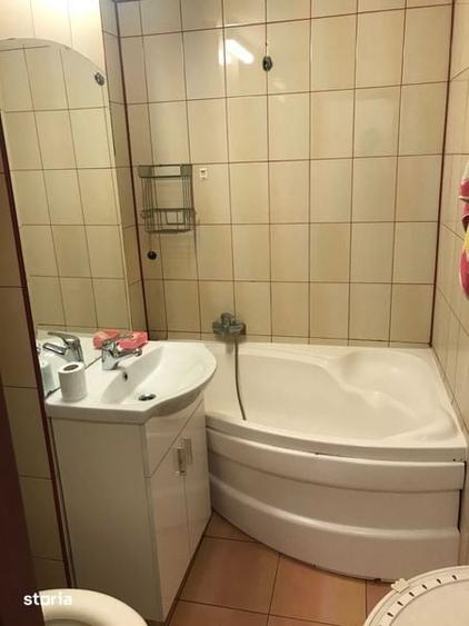 Apartament cu 3 camere decomandat în Tei