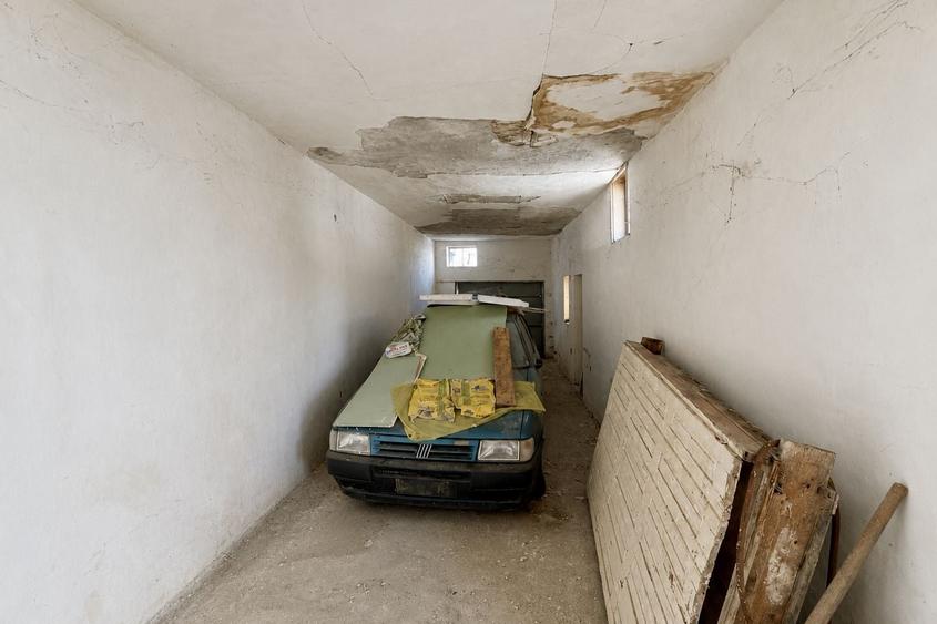 Casă individuală cu 7 camere cu Canalizare în Pârneava