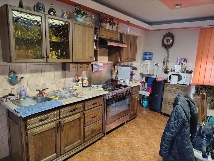 Casă individuală cu 7 camere cu Canalizare în Jucu de Sus