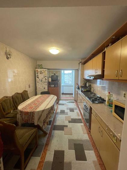 Apartament cu 3 camere decomandat în Independenței