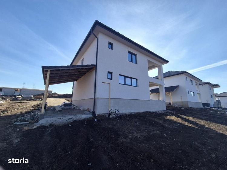 Casă cu 4 camere în Jucu