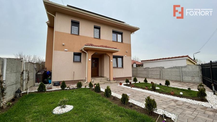 Casă individuală cu 5 camere cu Canalizare în Plopi
