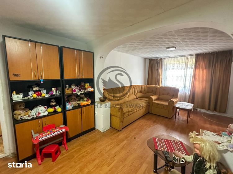 Casă cu 5 camere cu Teren 984 Mp în Blejoi