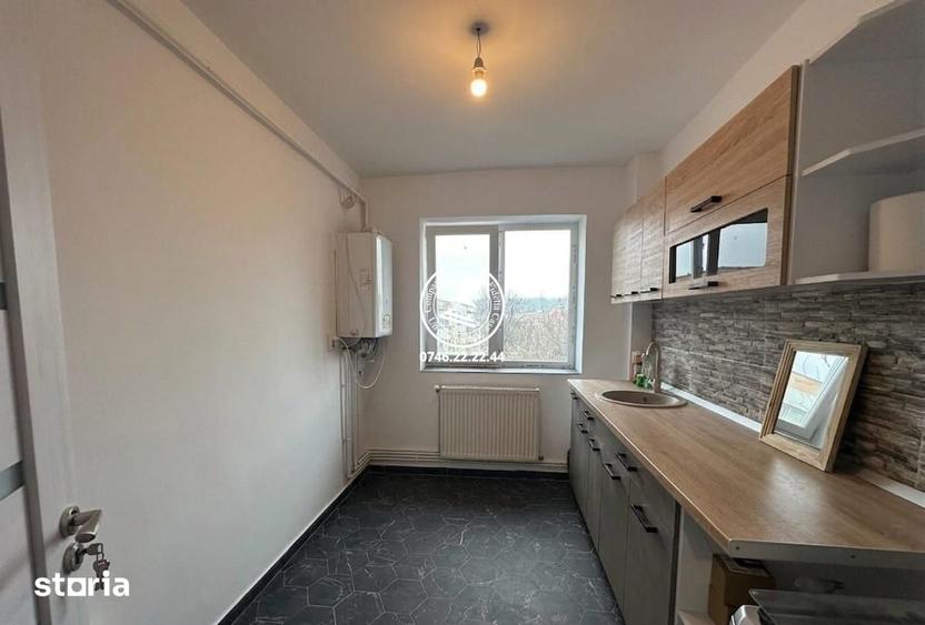 Apartament cu 2 camere semidecomandat în Podu Roș
