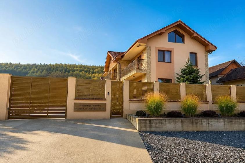 Casă cu 11 camere cu Teren 2100 Mp în Central