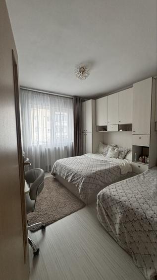 Apartament cu 3 camere semidecomandat în Central