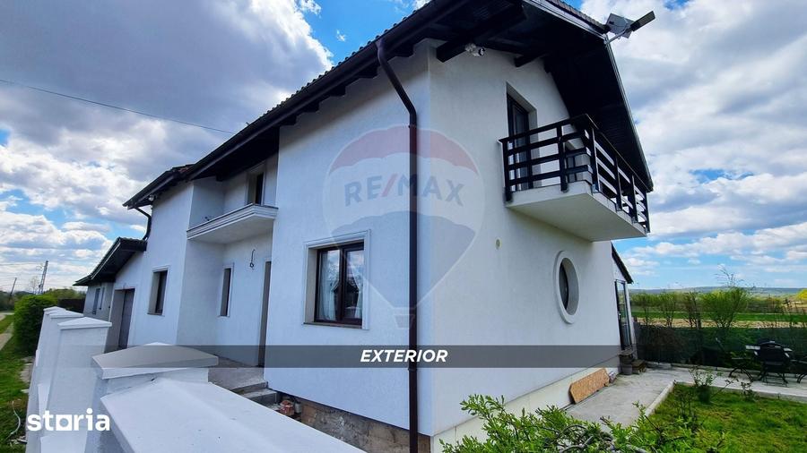 Casă cu 5 camere cu Teren 1000 Mp în Recea
