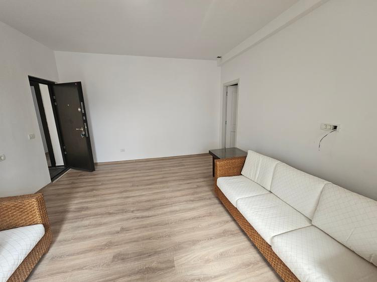 Apartament cu 4 camere decomandat în Armeneasca