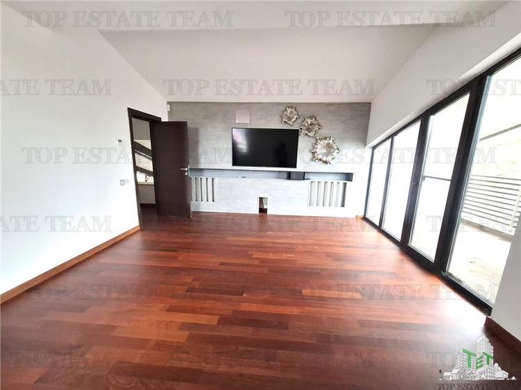 Casă individuală cu 7 camere cu Teren 1000 Mp în Corbeanca
