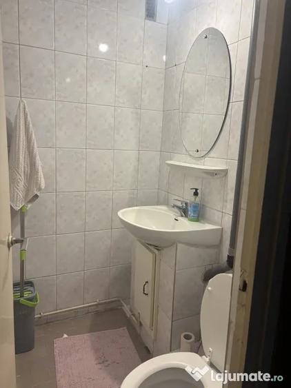 Apartament cu 3 camere decomandat în Pandurilor