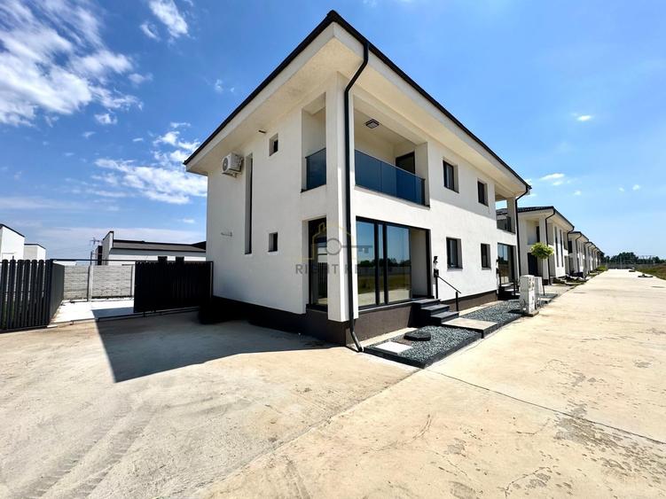 Duplex cu 5 camere cu Canalizare în Clinceni