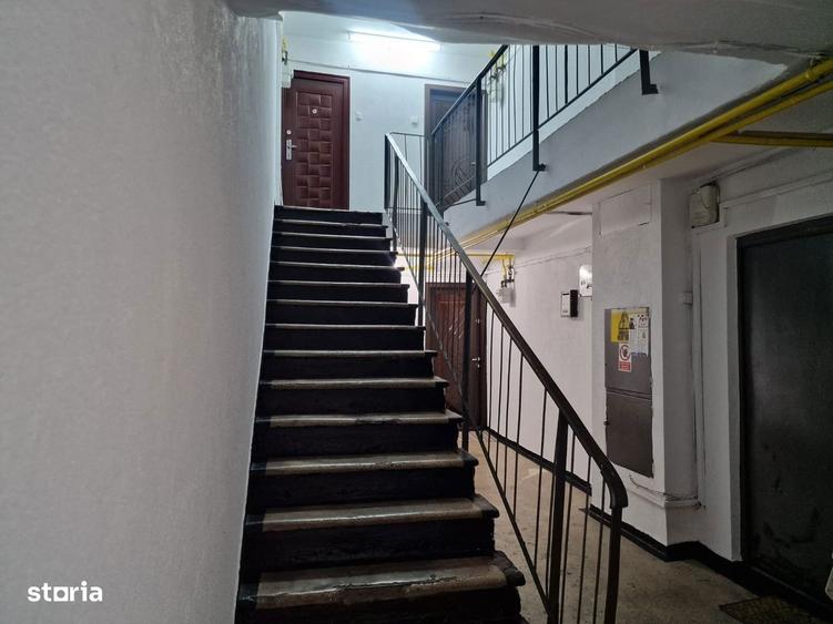 Apartament cu 3 camere decomandat în Nicolina