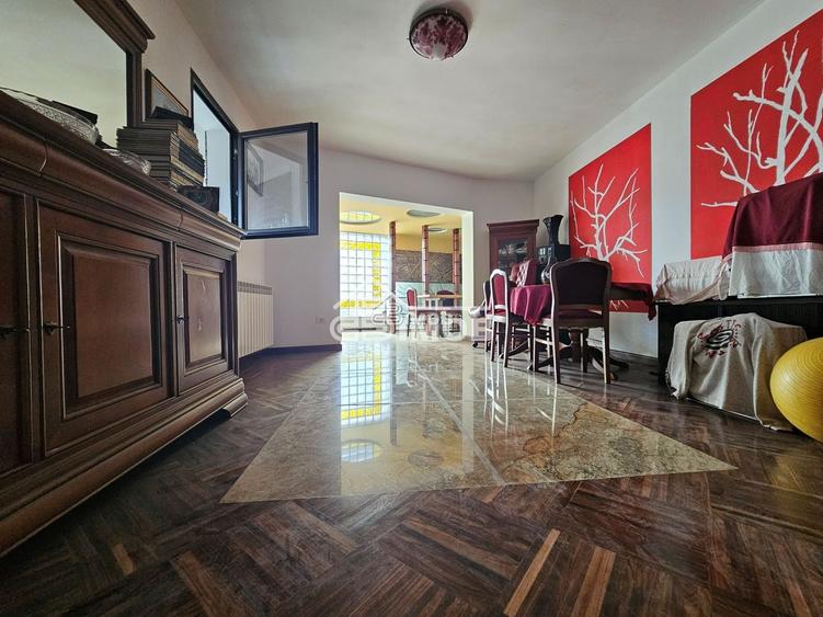 Casă cu 1 camere cu Canalizare în Central
