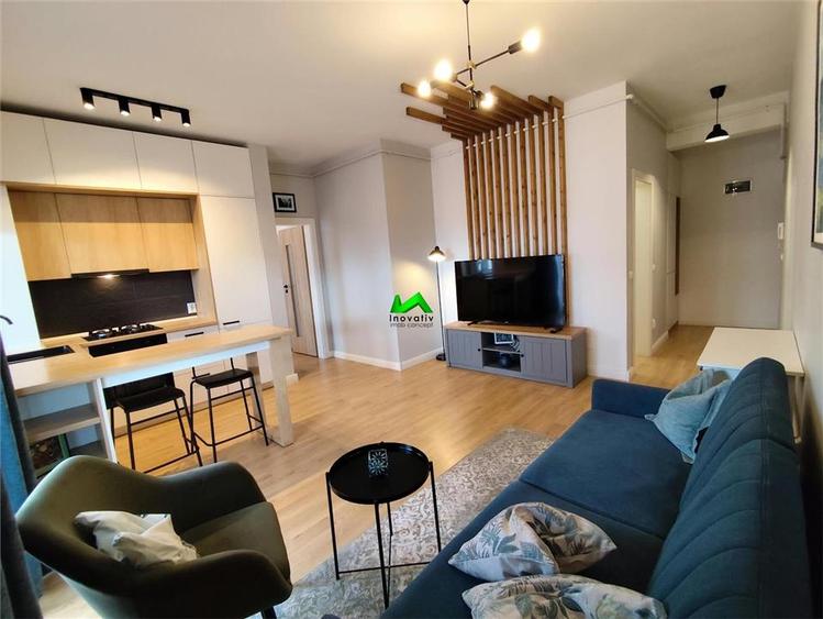 Apartament cu 2 camere semidecomandat, mobilat în Turnișor