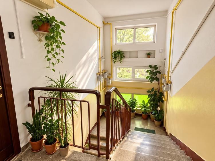 Apartament cu 2 camere semidecomandat, mobilat în Republicii