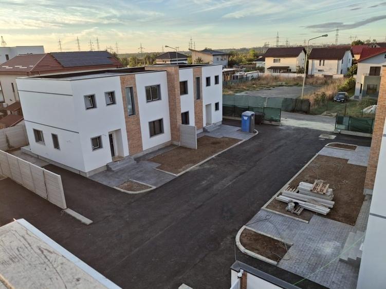 Duplex cu 4 camere cu Canalizare în 1 Decembrie 1918