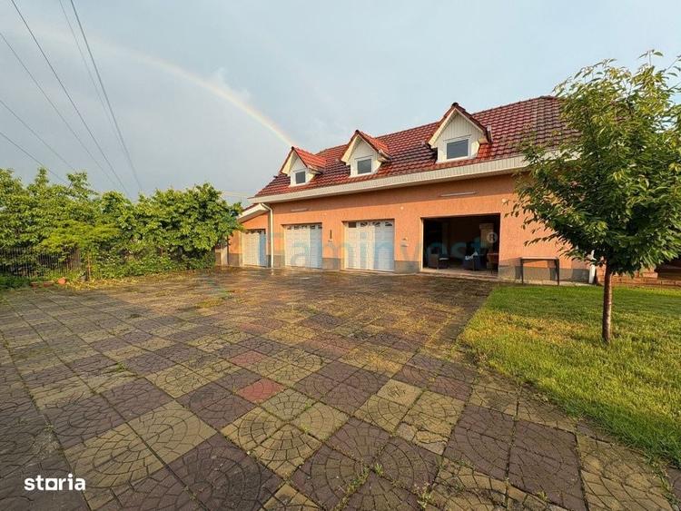 Casă cu 4 camere cu Piscina în Sânmartin