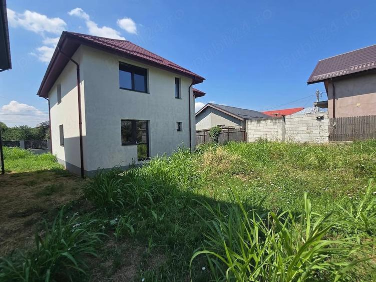 Casă cu 6 camere cu Teren 383 Mp în Dobroești