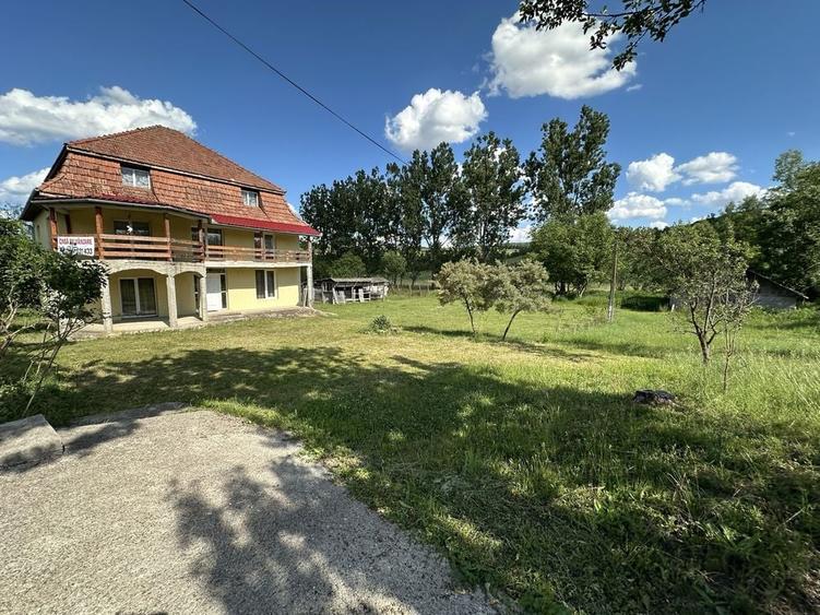 Casă cu 4 camere în Horoatu Cehului