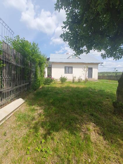 Casă individuală cu 2 camere cu Teren 5000 Mp în Central