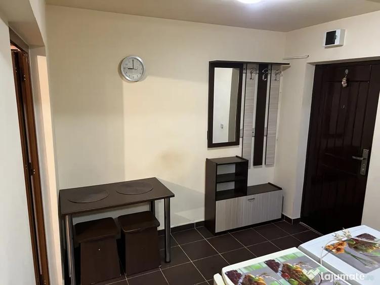 Garsonieră decomandată în Central