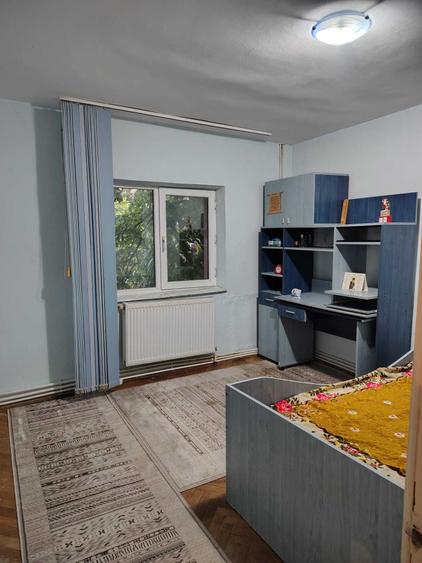 Apartament cu 4 camere decomandat în Brăilei