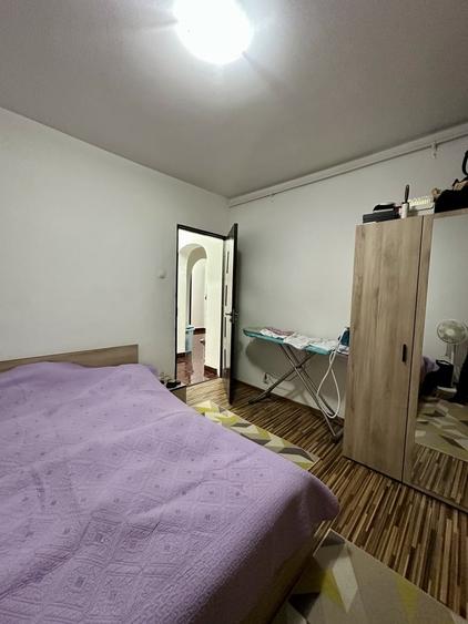 Apartament cu 4 camere decomandat în Drumul Taberei