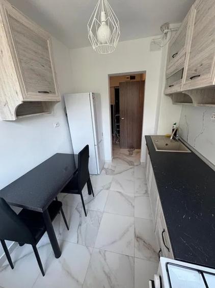 Apartament cu 2 camere nedecomandat, mobilat în Berceni