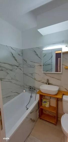 Apartament cu 3 camere în Apărătorii Patriei