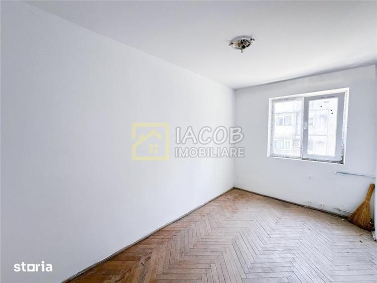 Apartament cu 3 camere nedecomandat în Cornișa