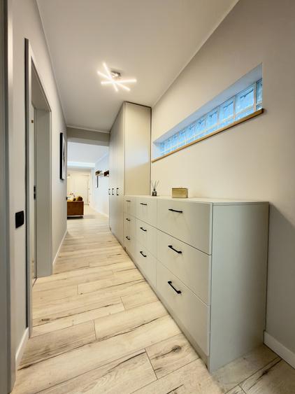 Apartament cu 3 camere semidecomandat, mobilat în Romană